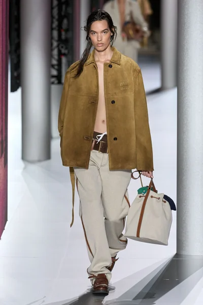 Look 48